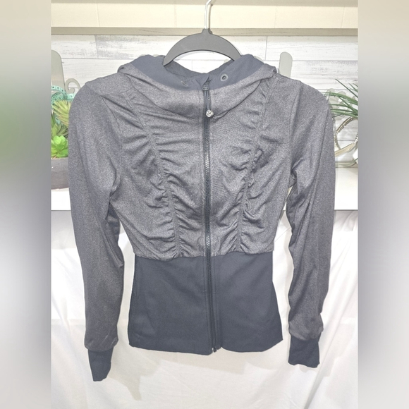 Lululemon Reversible Dance Studio Jacket, Size 6 - Picture 6 of 8